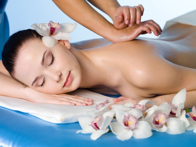 Massage Yoni Miễn Phí – Cơ Hội Cho Mẹ Đơn Thân Và Phụ Nữ Yếu Thế